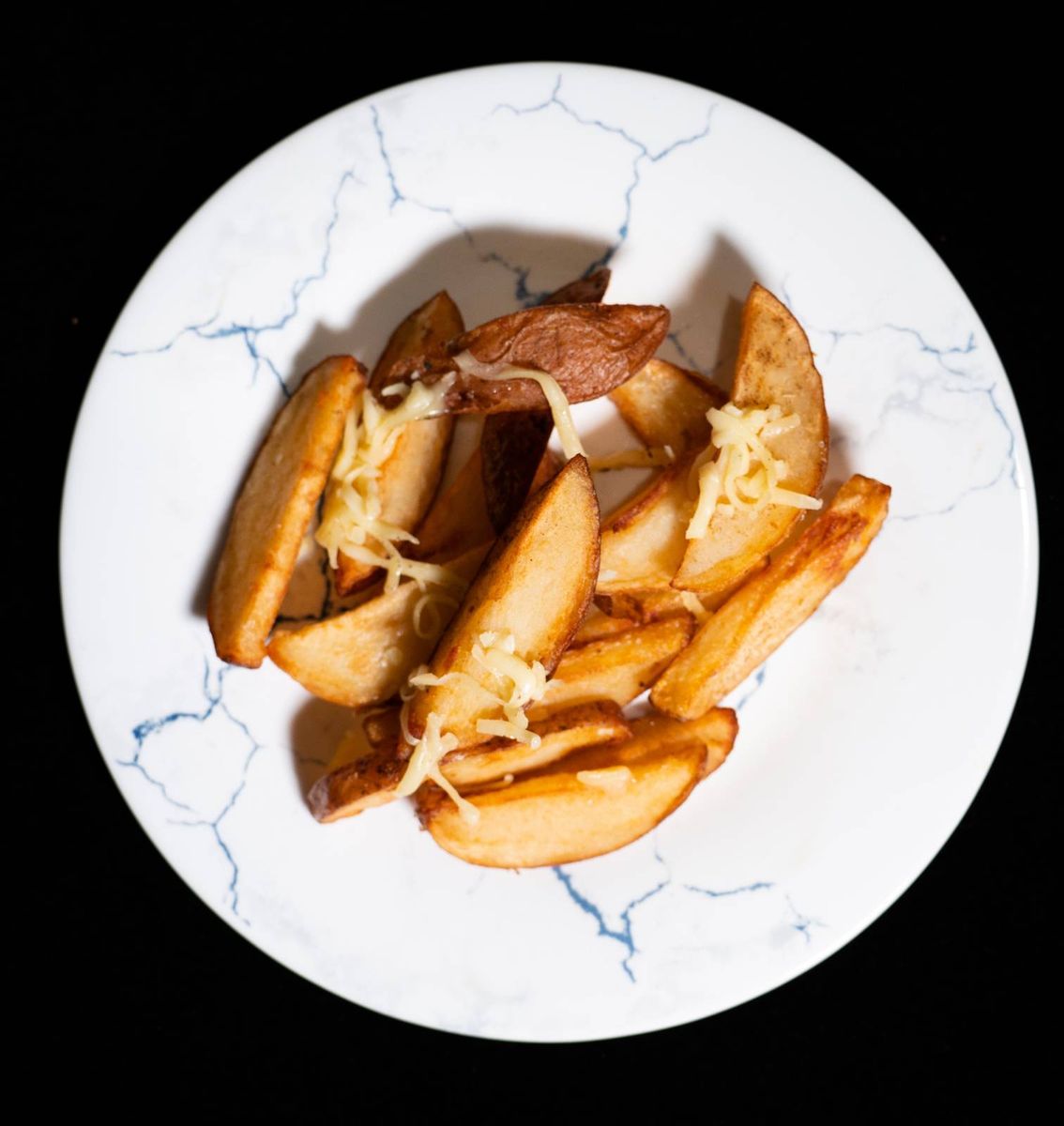 Cartofi wedges cu parmezan & sos la alegere